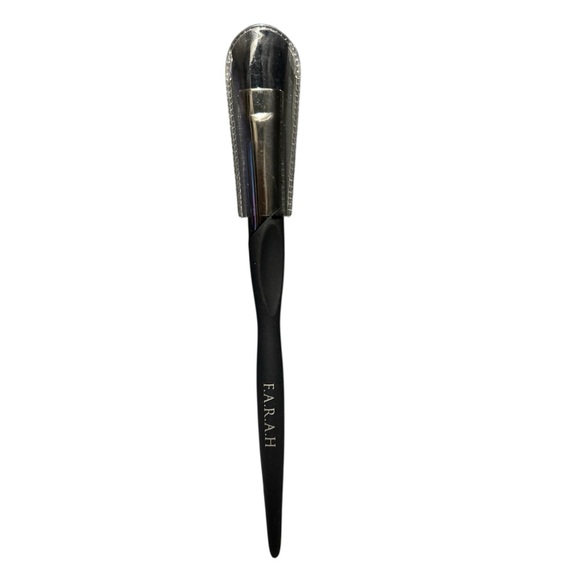 Farah Other - 🍒 FARAH 20FF Straight Luxurious Flat Foundation Brush